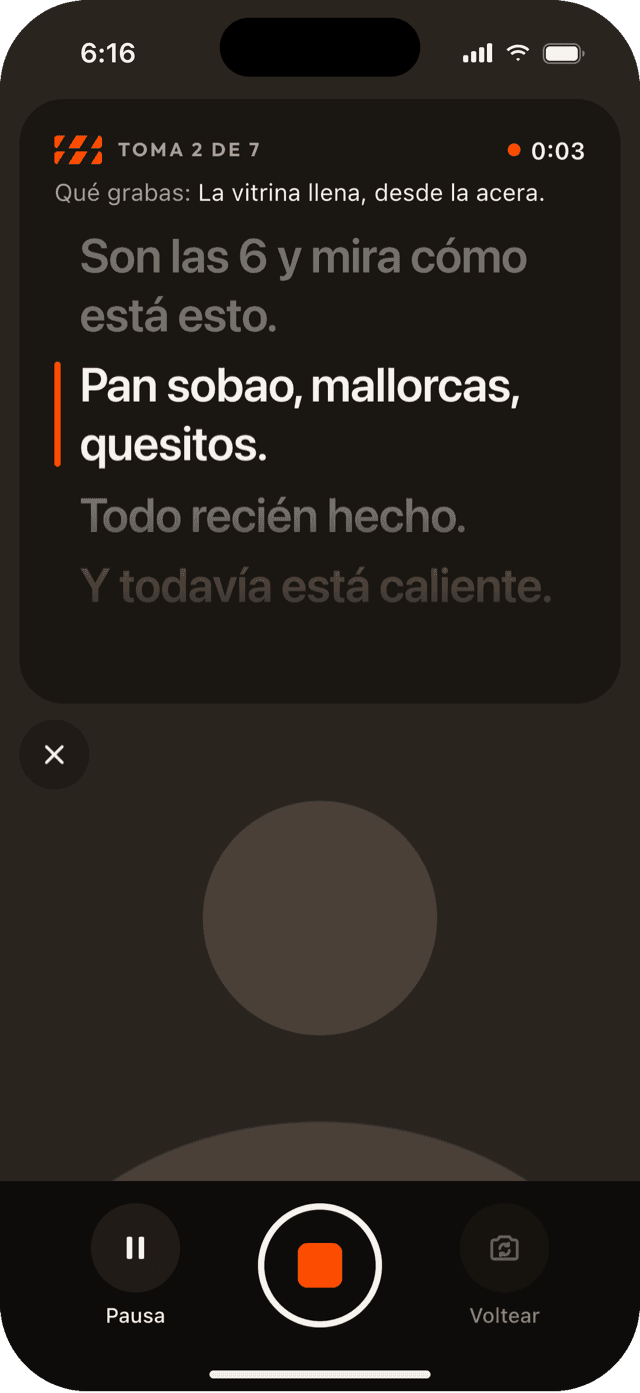 El teleprompter del app grabando la toma 2 de 7, con la línea que toca decir marcada en naranja.